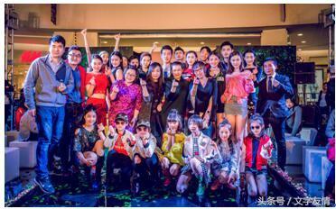 超模在大型超市走秀,超模商场走秀高清