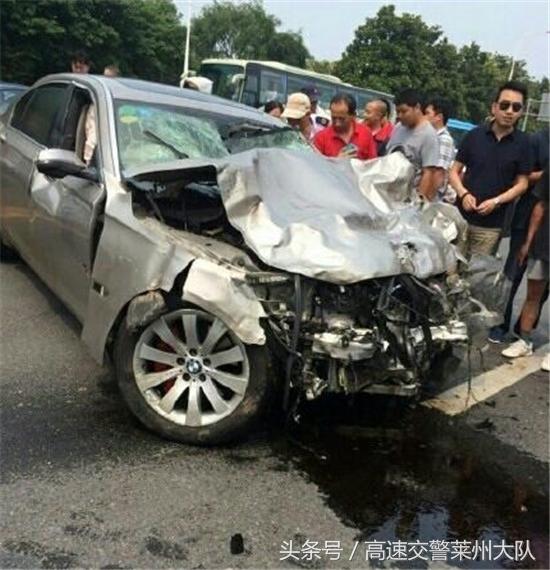 南京宝马撞人事件最后判刑,南京宝马撞碎马自达最终处理结果