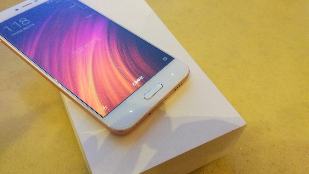 这是一部真小米手机，又轻又薄的小米手机5c