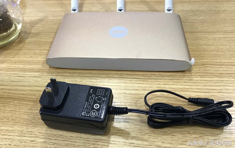 用了这台千兆路由，隔壁老王大哥270平的别墅都不要买路由器了