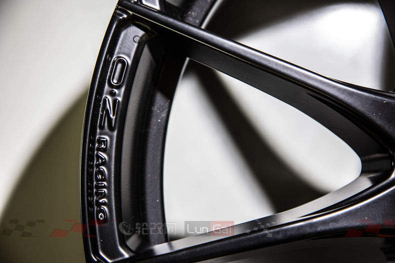 f1的设计,ozformulahlt轮毂怎么样