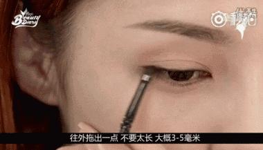 45岁的高圆圆和25岁的周冬雨,周冬雨高圆圆淡妆