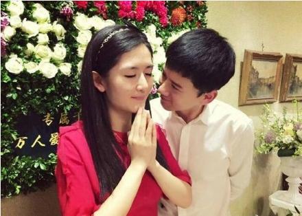 秀恩爱方式千千万！而只有一种爱叫有谢娜的地方就没有张杰的正脸