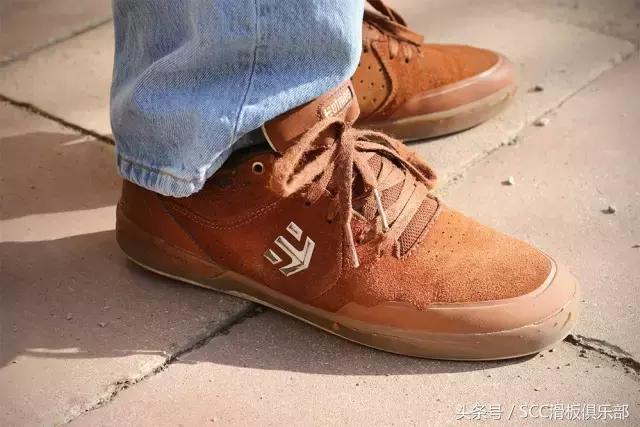 经典的滑板鞋,完美的碳板跑鞋