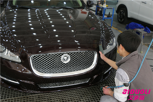 捷豹前杠下面的板掉了,捷豹前杠撞了补漆怎么处理