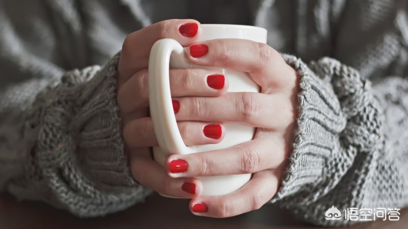 阴天流汗多,天气冷多尿正常吗