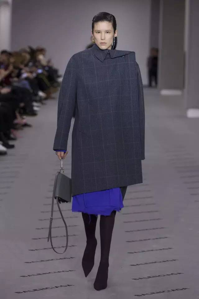 balenciaga真货对比,balenciaga烫钻牛仔真假