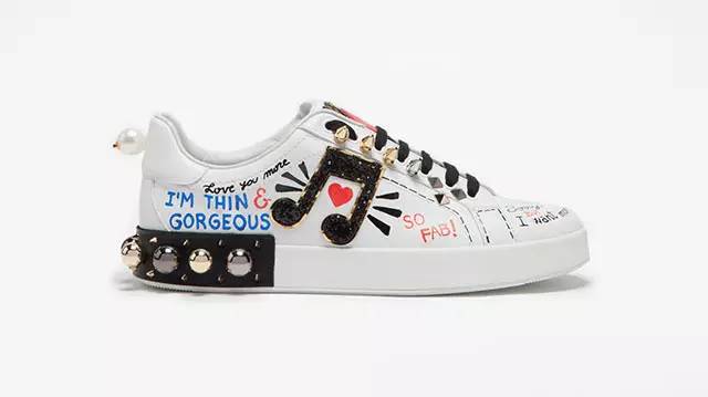 刘雯最新穿搭卡其色老爹鞋,刘雯穿的运动鞋有哪些