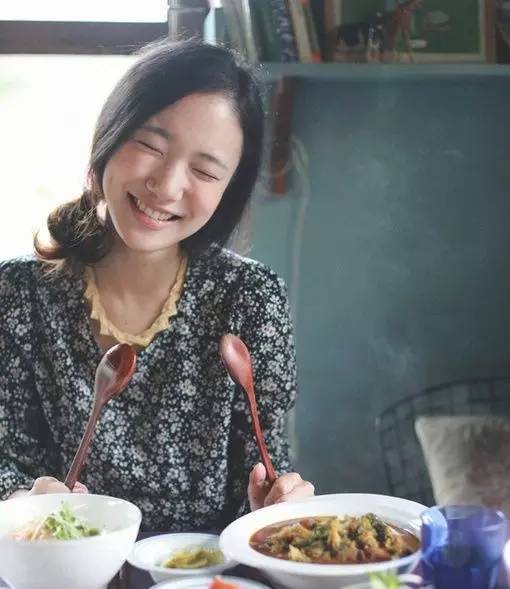 日本女生如何保养皮肤 (为什么日本女生皮肤都特别好)