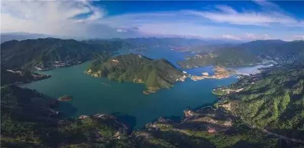 太壮观!清远这个群山萦绕的天湖惊现百米大瀑布,你竟然不知道?