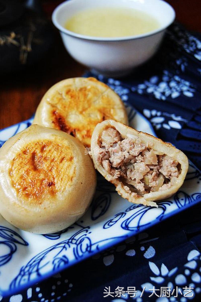 门钉肉饼薄皮大馅儿,老北京门钉肉饼其实就是牛肉饼