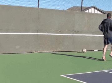 足球技巧传球教学,足球2人配合传接球讲解