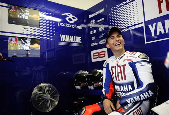 雅马哈机器人与洛伦佐,机器人雅马哈视频