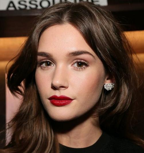 女生必备的十大口红品牌图片,2022年口红流行什么颜色