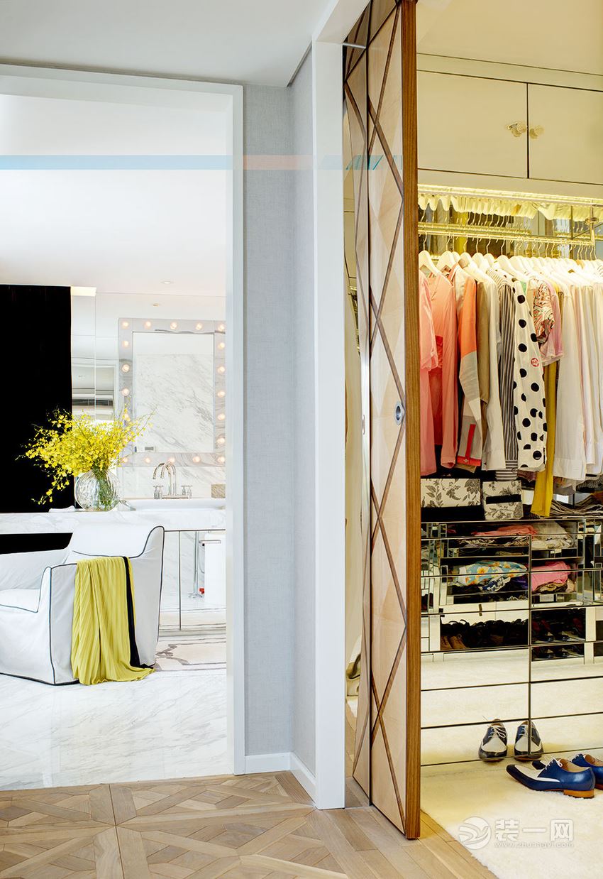 太原150大平层轻奢装修风格,110平户型暖色系现代轻奢装修风格