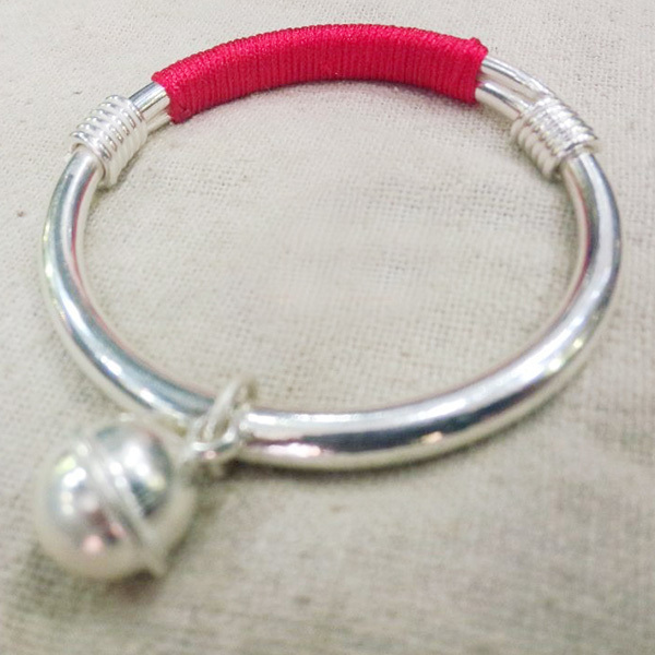 每个人应具备一条小黑裙,每个女生夏天都应该有条小黑裙