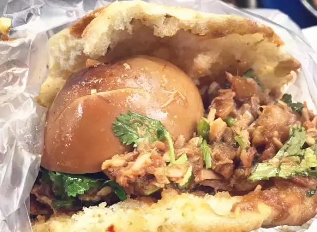 表说偶们不够洋气！但好吃呀！撸起袖子吃中华百年历史的汉堡！