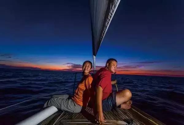 那些整天旅游的人怎么赚钱,全球旅行的人靠什么生活的