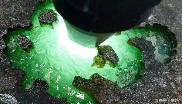 淘宝直播开窗翡翠赌石,房山翡翠赌石开窗色料