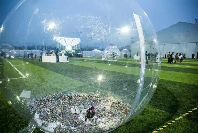 这双球鞋帅得有点过分，难怪去时装周的人都在穿