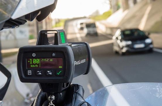 以为有*子狗电**就不怕超速被拍？交警蜀黍有的是方法