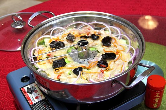 老奶奶都不扶就扶你什么梗,老奶奶不扶就服你下一句