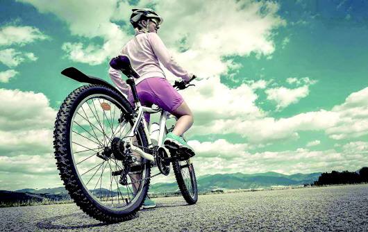 骑车摔倒膝盖内侧疼是怎么回事,骑车膝盖疼怎么调整座位