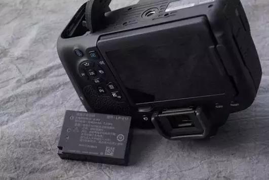 佳能800d与77d哪个更好有什么区别,佳能77d和佳能800d哪个值得入手