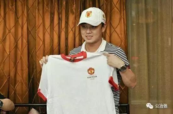 曼联球迷祝鹿晗生日快乐,鹿晗过生日曼联全队送祝福