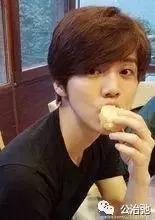 曼联球迷祝鹿晗生日快乐,鹿晗过生日曼联全队送祝福