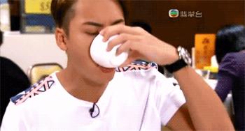 男神吃相大曝光，究竟是诱惑还是二傻？