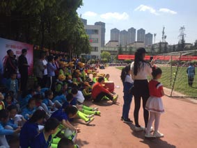 云岭校园直播间连线绿茵场