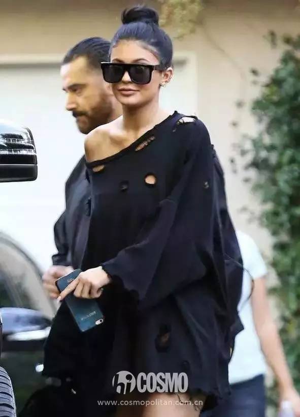 时髦破衣服,今年最流行的破洞上衣