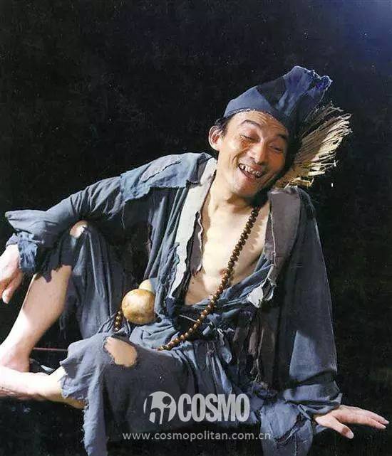 时髦破衣服,今年最流行的破洞上衣