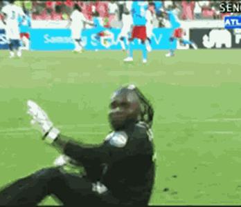 足球赛场十大搞笑瞬间图,足球gif搞笑图片