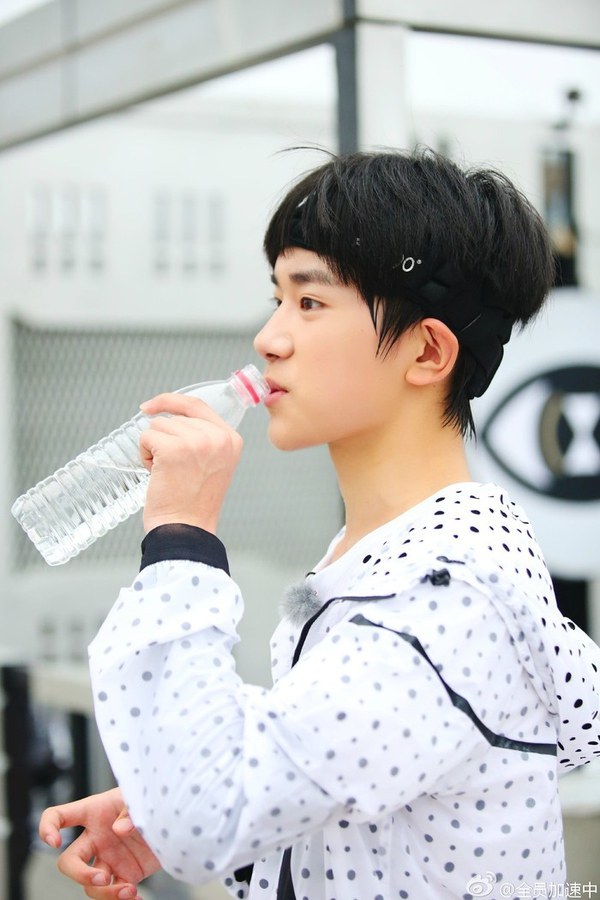 王俊凯只露眼睛的最帅的照片,王俊凯好看的照片