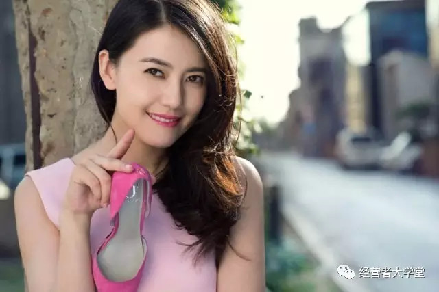 穿“达芙妮”的女神，你的鞋底掉了！║冷眼看市场