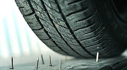 新车轮胎被扎,新车被扎轮胎怎么处理