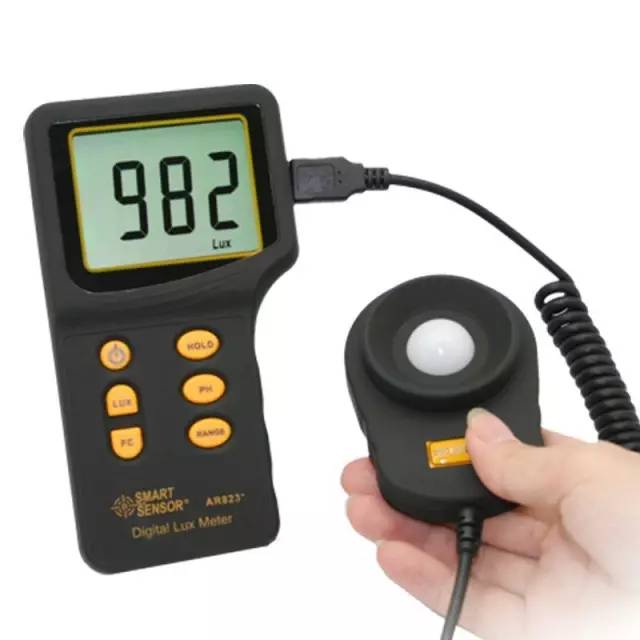 大灯不够亮换灯泡有用吗,车灯不够亮换个灯可以吗