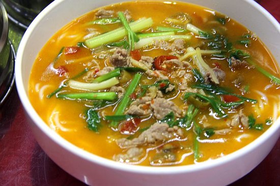 老奶奶都不扶就扶你什么梗,老奶奶不扶就服你下一句