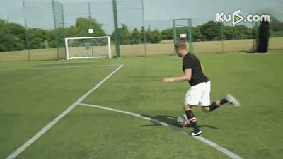 扣球过人技术动作要领,足球虚晃扣球过人