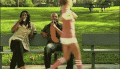 太搞笑了，旁边的眼镜老黑笑的好鬼畜