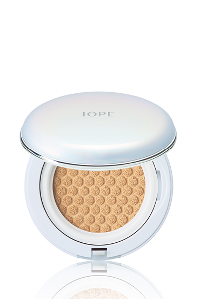 选择越来越多，可化妆包里总是少不了一款气垫粉底