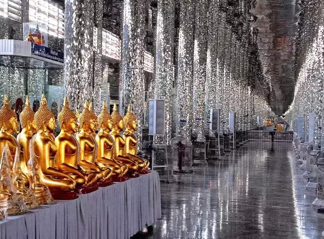 施华洛世奇宫殿？没想到泰国还有座如此壮观的水晶庙