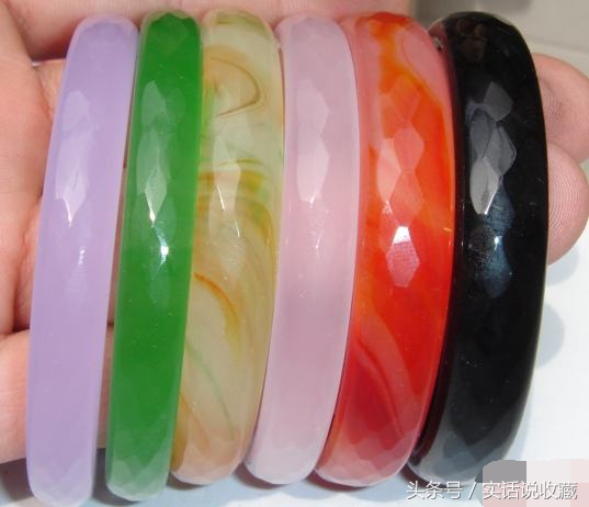 怎么鉴别和田玉手镯,玉手镯买翡翠手镯还是和田玉手镯