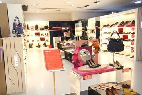 2万家店正被瓦解！“键盘侠”身下残喘的百丽如何自我救赎？