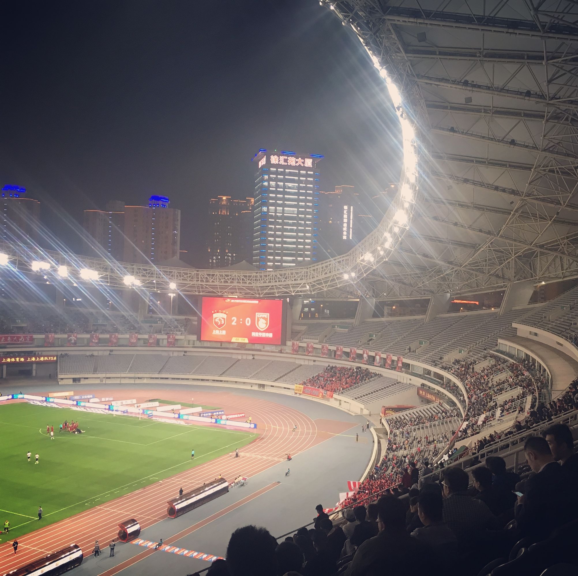 上海上港和上海申花用一个主场吗,上港和申花有什么区别