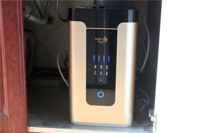 净水机净化出健康的水,万元净水机