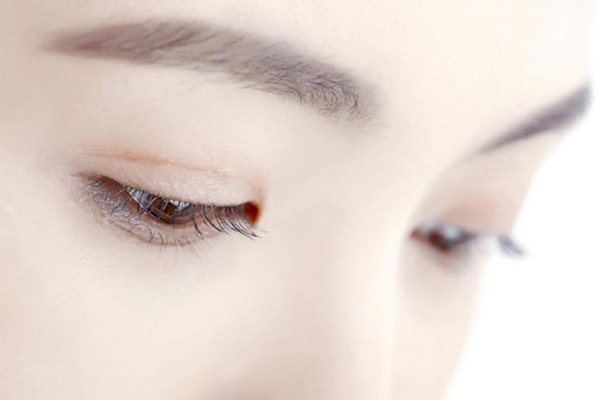 嫁接睫毛后,眼睛为何会红肿发痒?可能是这5个小疏忽引起的!