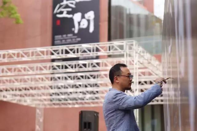 有了她才有了活下去的意义,有了她日子更有盼头